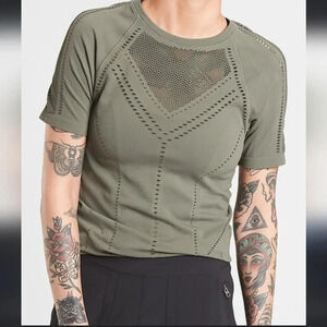 Athleta Oxygen Tee Lauren‎ Olive size Small Athletic Performance Active